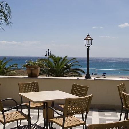 Palazzo Reginella Aparthotel Bovalino Marina Eksteriør bilde