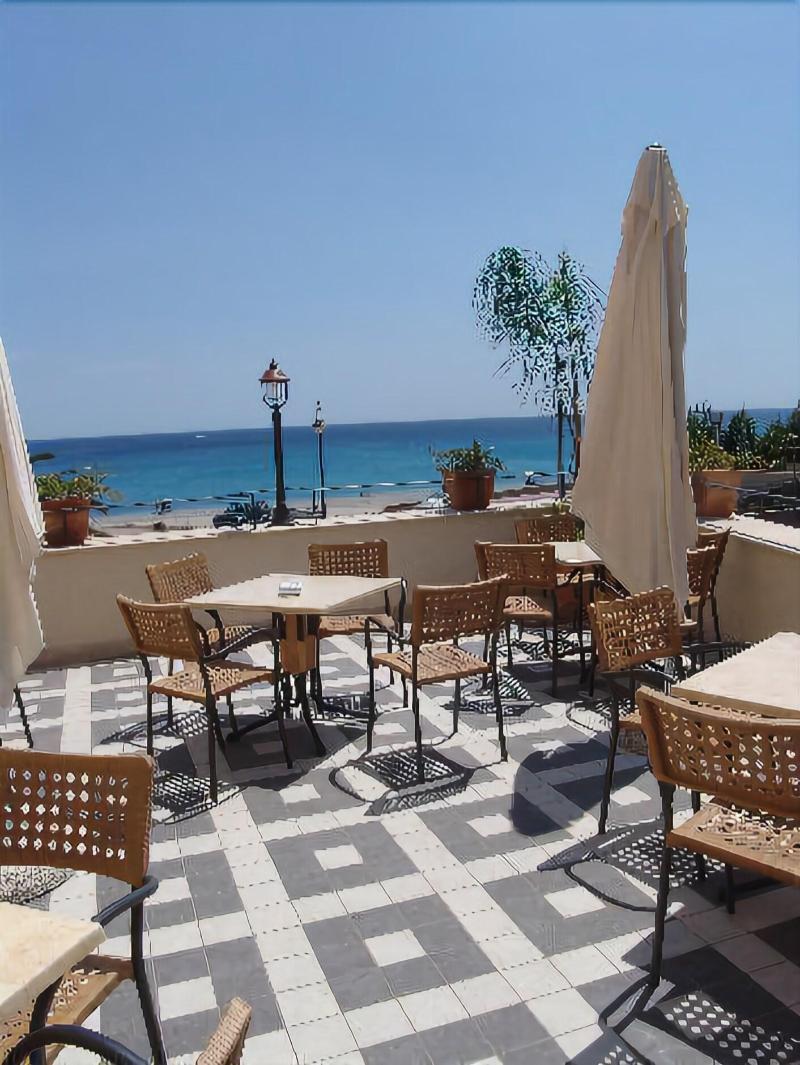 Palazzo Reginella Aparthotel Bovalino Marina Eksteriør bilde