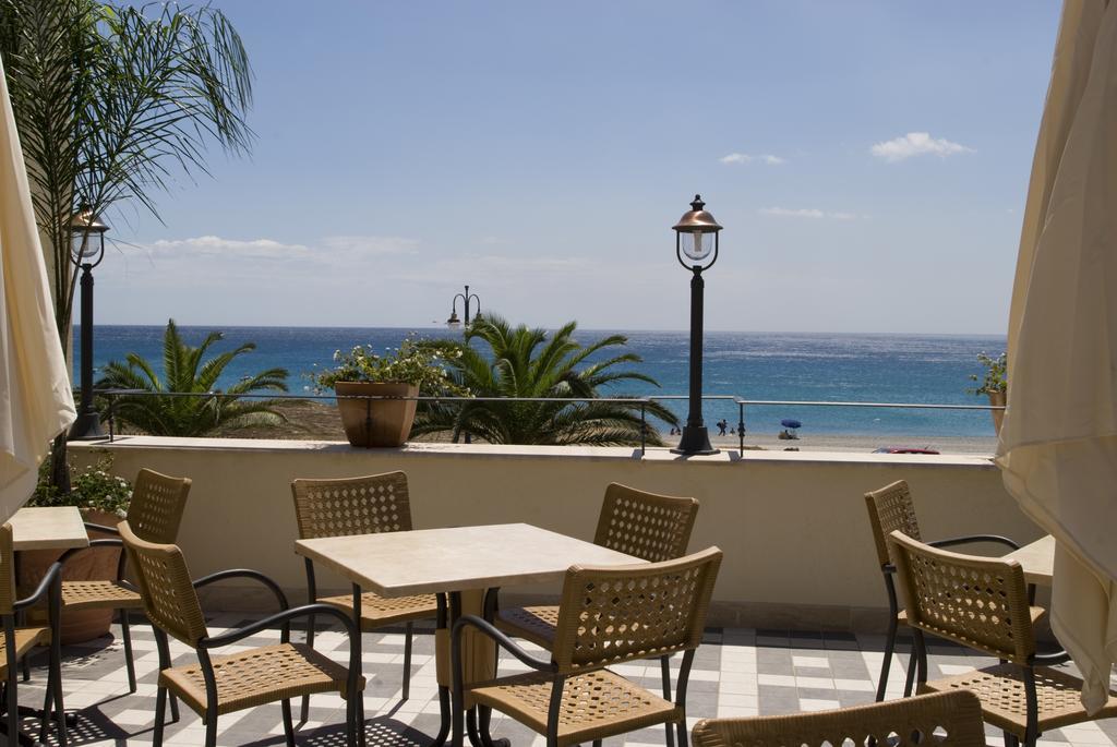 Palazzo Reginella Aparthotel Bovalino Marina Eksteriør bilde