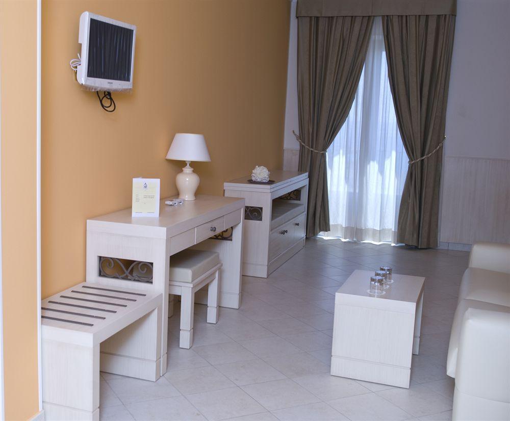 Palazzo Reginella Aparthotel Bovalino Marina Eksteriør bilde
