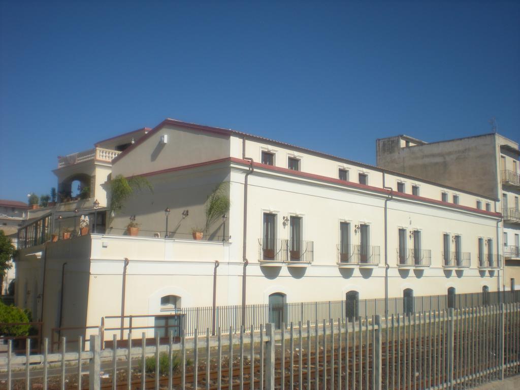Palazzo Reginella Aparthotel Bovalino Marina Eksteriør bilde