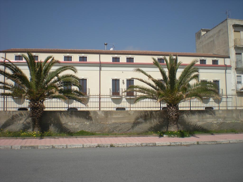 Palazzo Reginella Aparthotel Bovalino Marina Eksteriør bilde