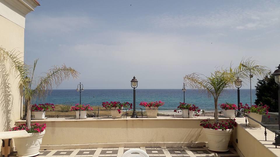 Palazzo Reginella Aparthotel Bovalino Marina Eksteriør bilde