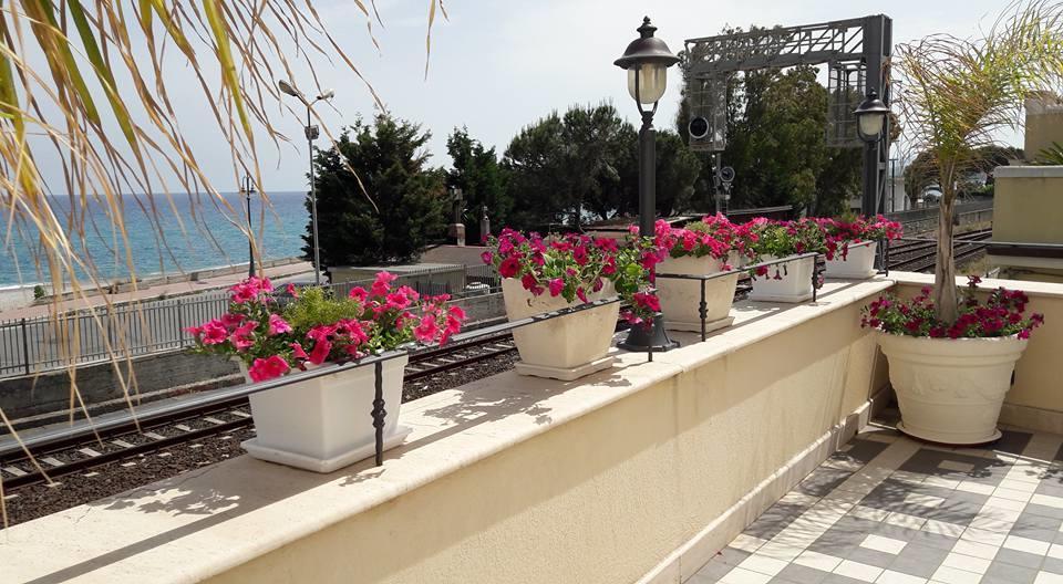 Palazzo Reginella Aparthotel Bovalino Marina Eksteriør bilde