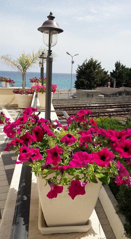 Palazzo Reginella Aparthotel Bovalino Marina Eksteriør bilde